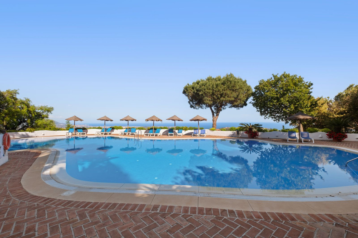 2 Bed Apartment for sale in La Mairena Costa Del Sol, Málaga, Spain