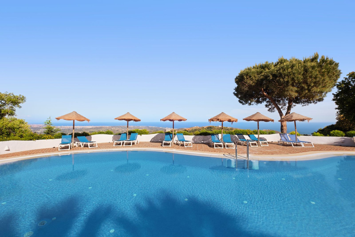 2 Bed Apartment for sale in La Mairena Costa Del Sol, Málaga, Spain