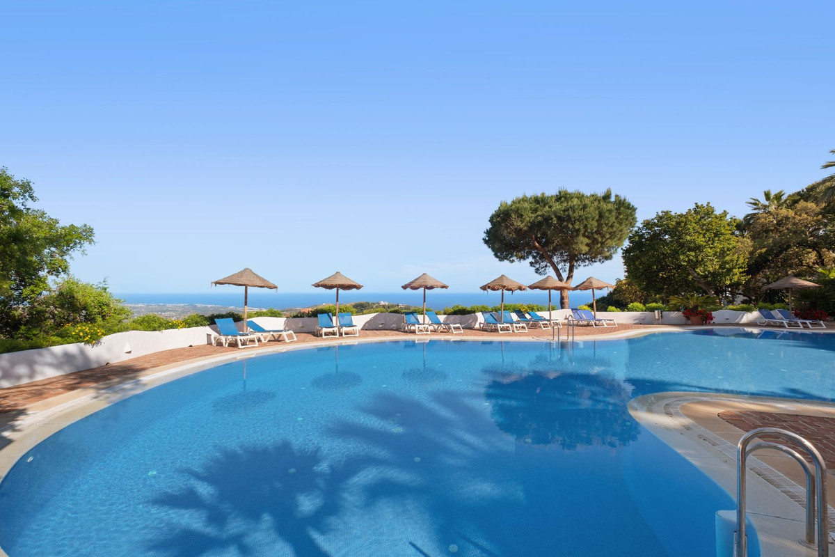 2 Bed Apartment for sale in La Mairena Costa Del Sol, Málaga, Spain