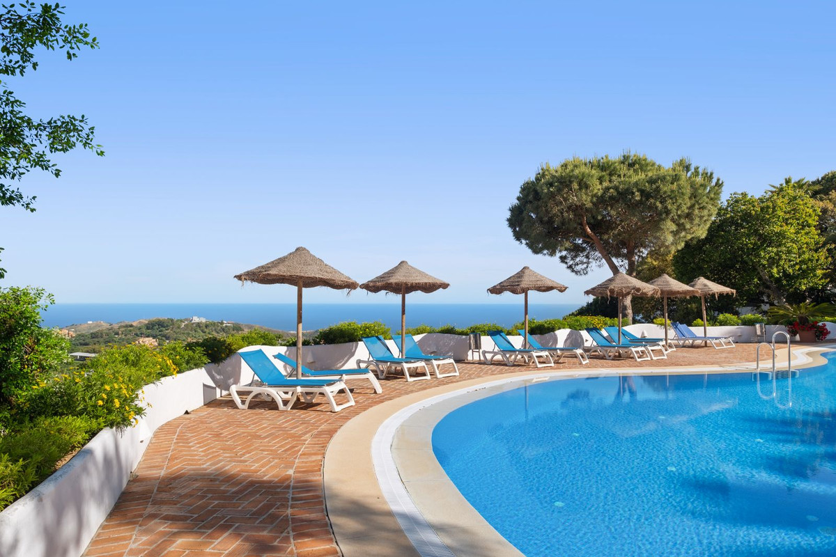 2 Bed Apartment for sale in La Mairena Costa Del Sol, Málaga, Spain