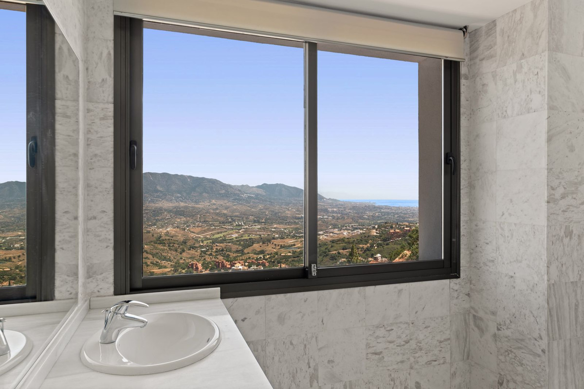 2 Bed Apartment for sale in La Mairena Costa Del Sol, Málaga, Spain