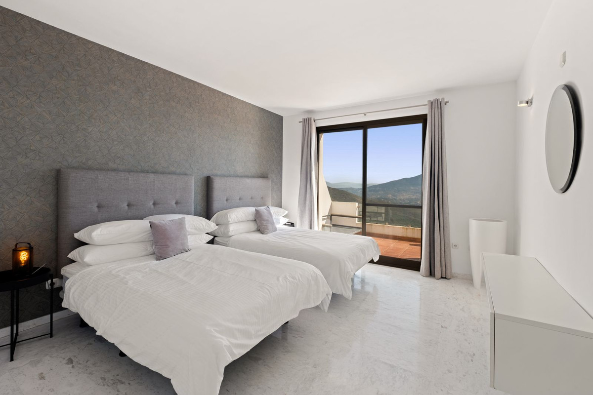 2 Bed Apartment for sale in La Mairena Costa Del Sol, Málaga, Spain