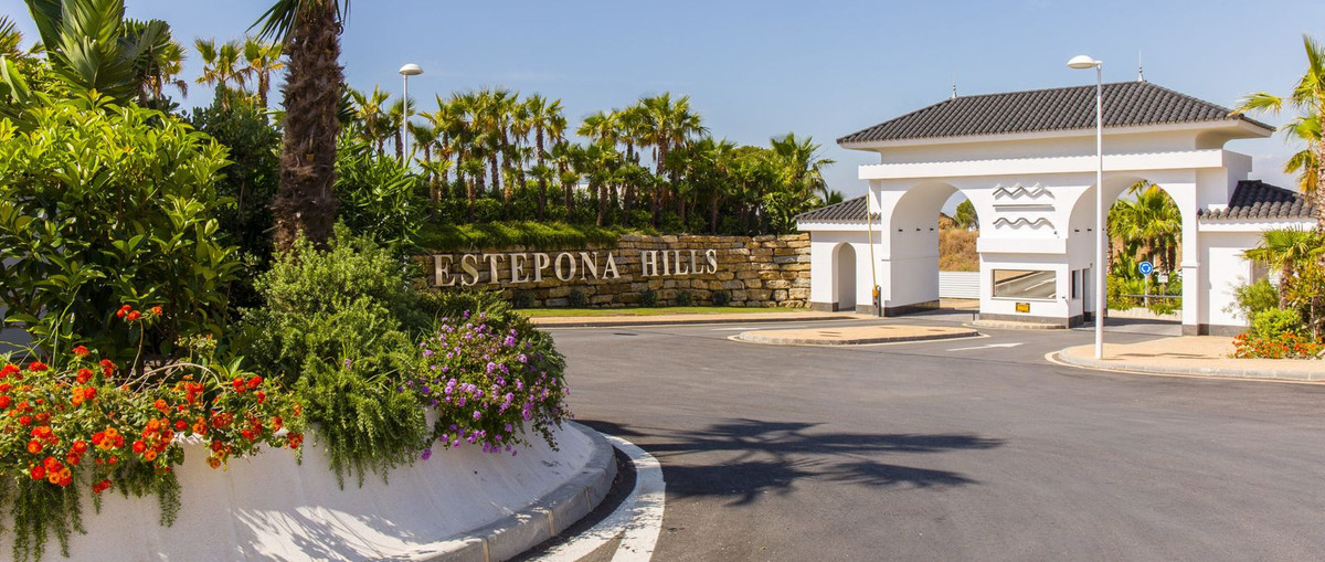3 Bed Apartment for sale in Estepona Costa Del Sol, Málaga, Spain