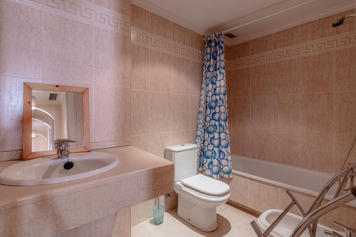 Se vende Apartamento Planta Media de 3 dormitorios en Costa Del Sol, Málaga, España