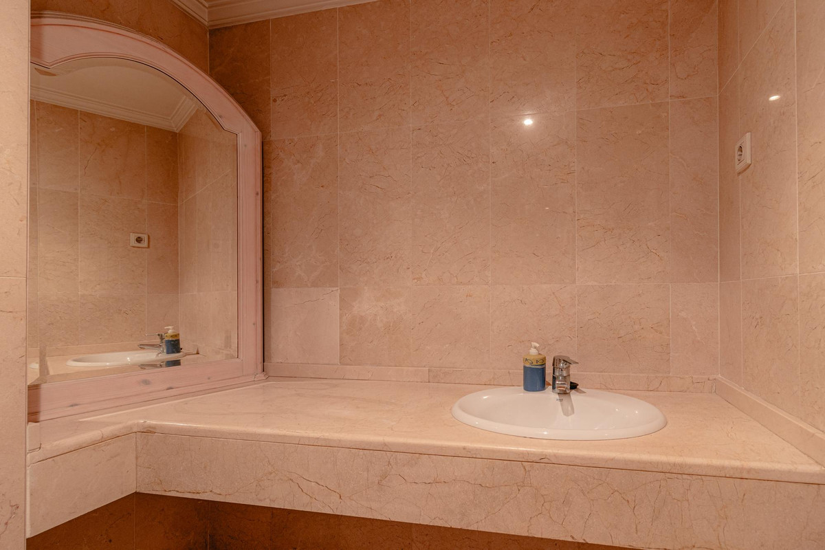 Se vende Apartamento Planta Media de 3 dormitorios en Costa Del Sol, Málaga, España