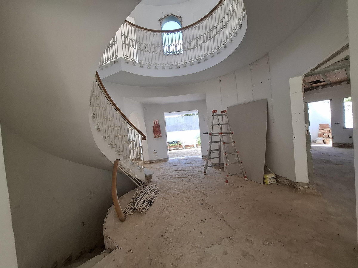 Se vende Villa - Chalet de 5 dormitorios en Costa Del Sol, Málaga, España