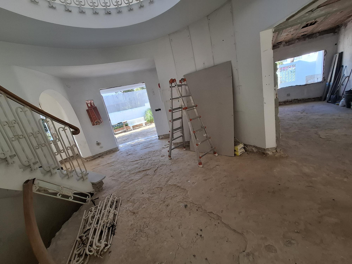 Se vende Villa - Chalet de 5 dormitorios en Costa Del Sol, Málaga, España