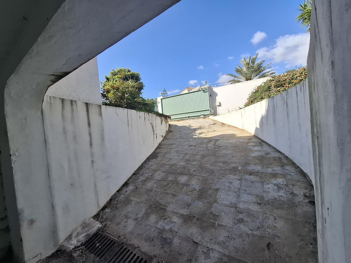 Se vende Villa - Chalet de 5 dormitorios en Costa Del Sol, Málaga, España