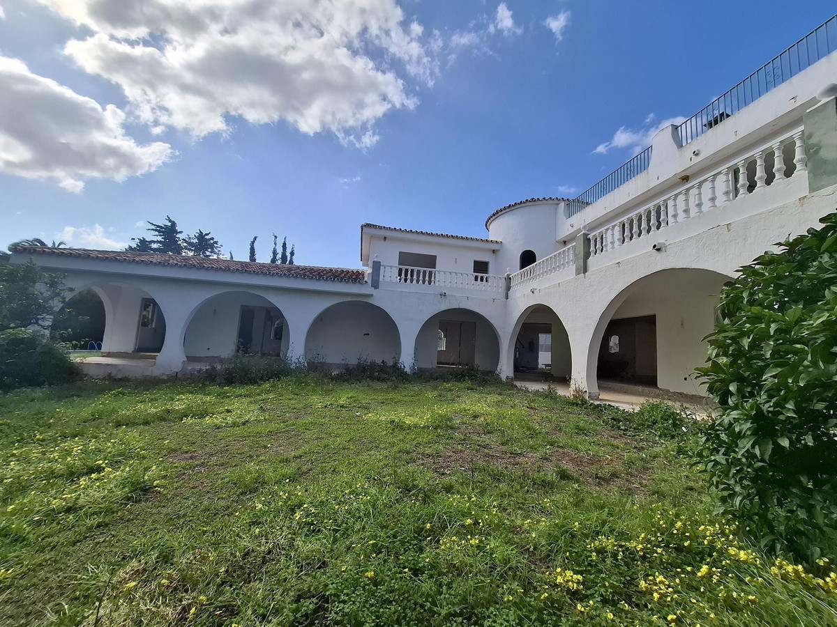Se vende Villa - Chalet de 5 dormitorios en Costa Del Sol, Málaga, España
