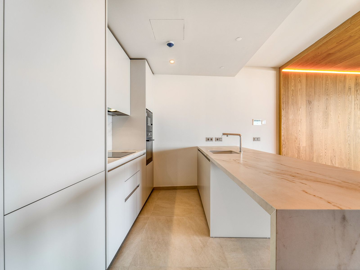 2 Bed Apartment for sale in Fuengirola Costa Del Sol, Málaga, Spain