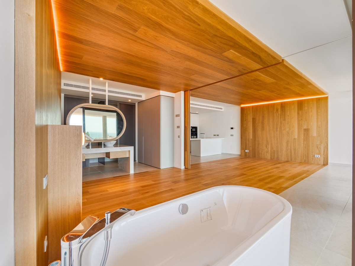 2 Bed Apartment for sale in Fuengirola Costa Del Sol, Málaga, Spain