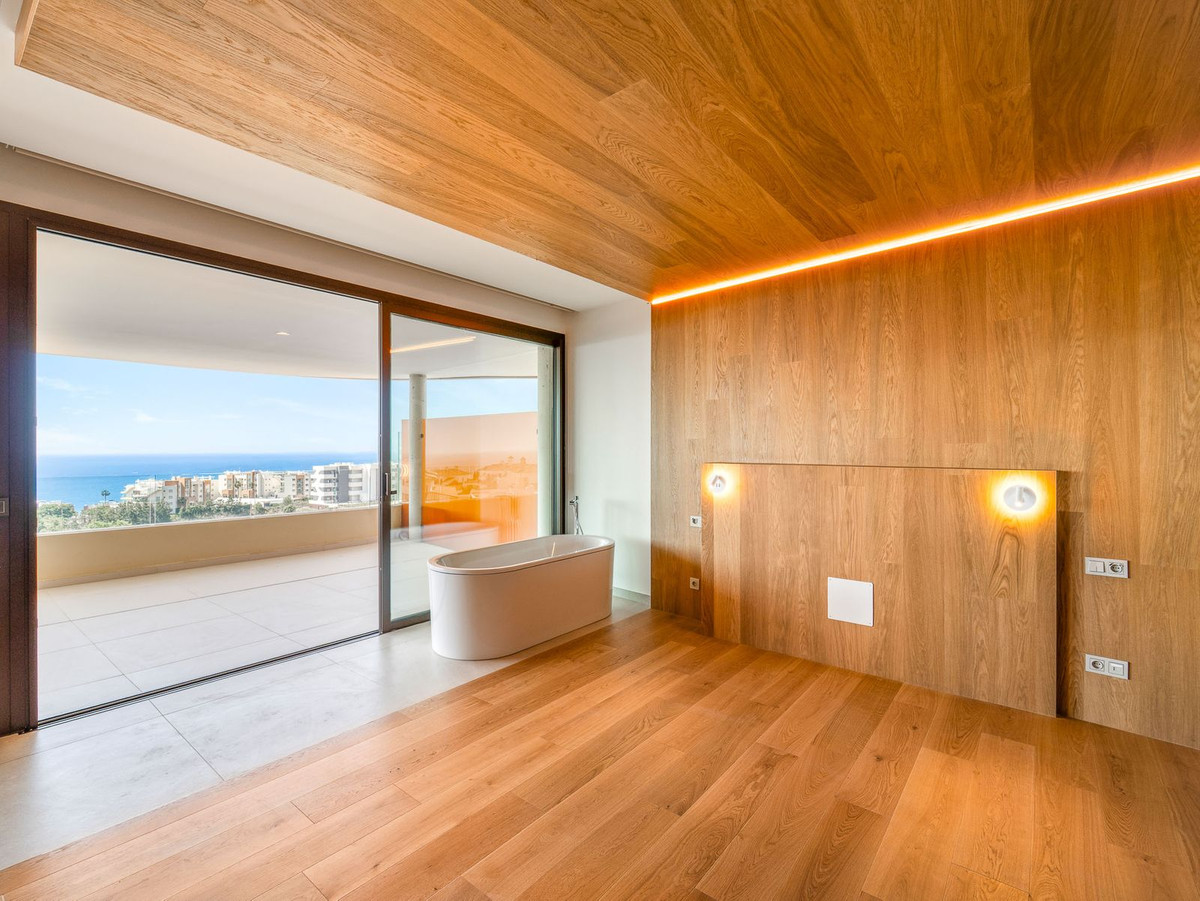2 Bed Apartment for sale in Fuengirola Costa Del Sol, Málaga, Spain