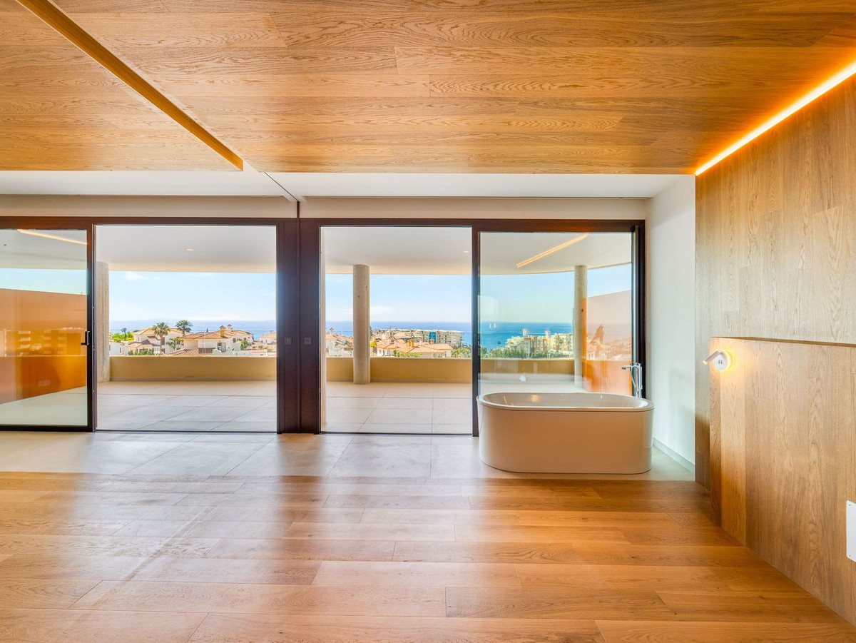 2 Bed Apartment for sale in Fuengirola Costa Del Sol, Málaga, Spain