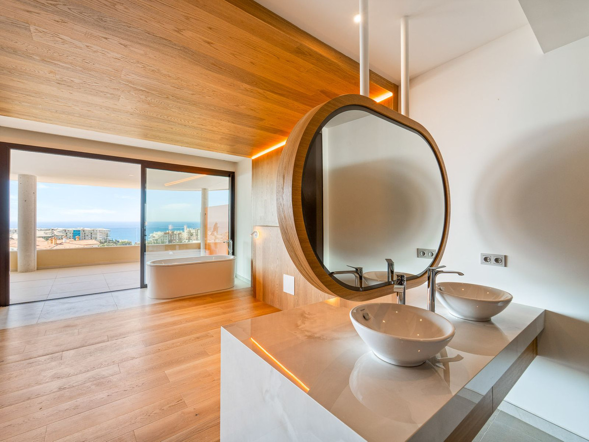 2 Bed Apartment for sale in Fuengirola Costa Del Sol, Málaga, Spain
