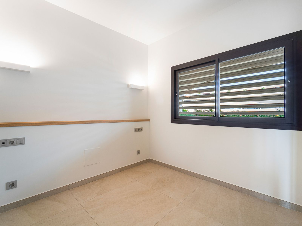 2 Bed Apartment for sale in Fuengirola Costa Del Sol, Málaga, Spain