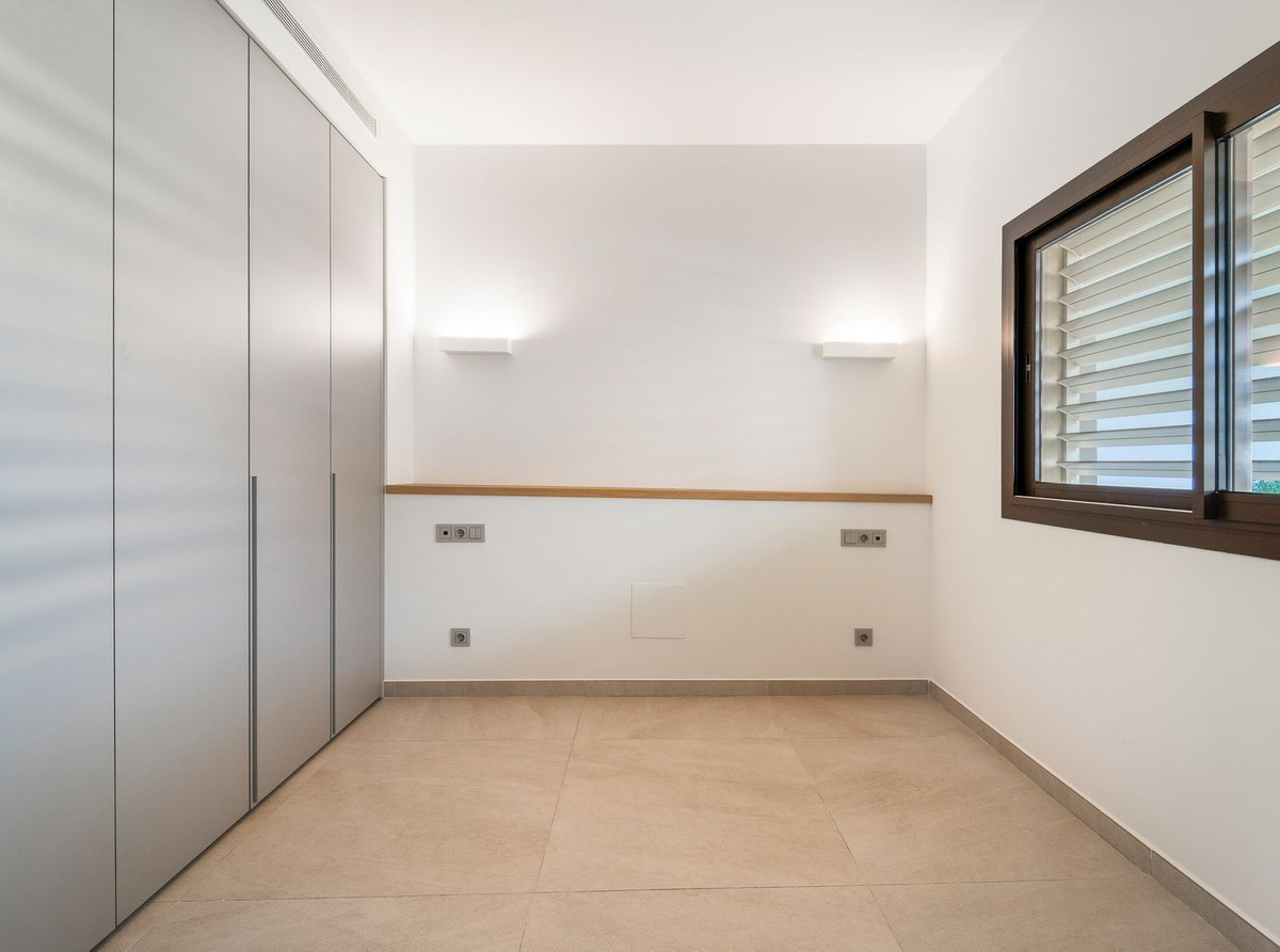 2 Bed Apartment for sale in Fuengirola Costa Del Sol, Málaga, Spain