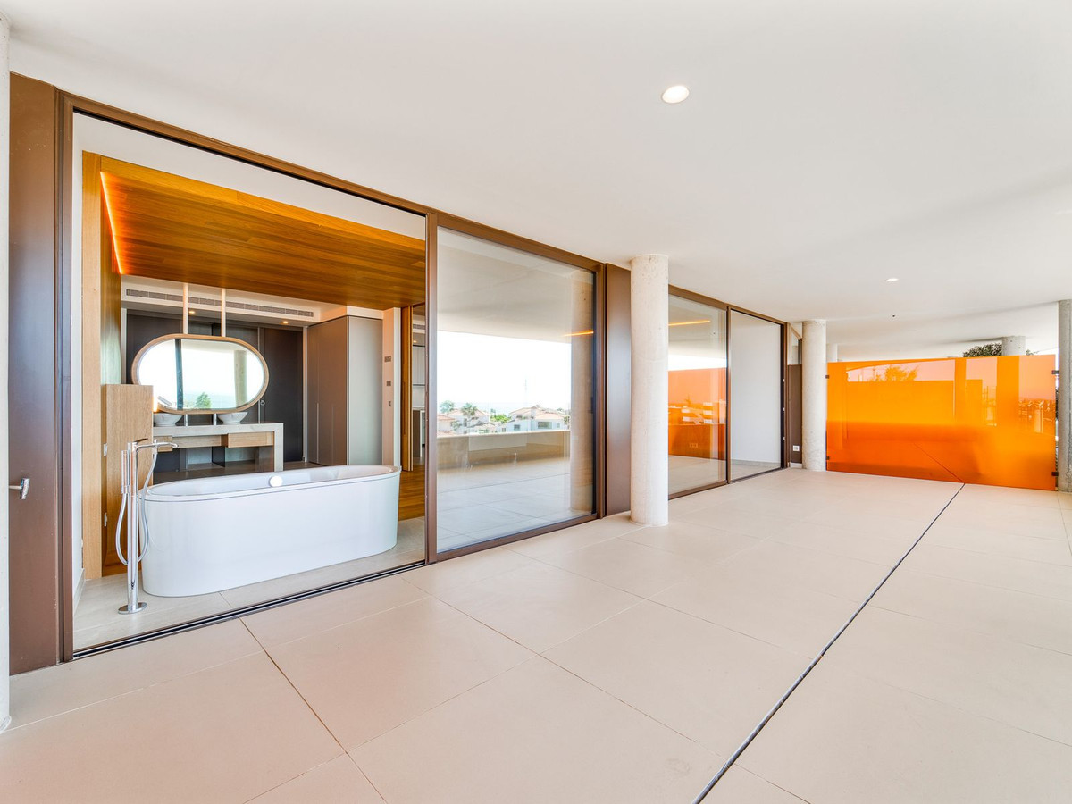 2 Bed Apartment for sale in Fuengirola Costa Del Sol, Málaga, Spain