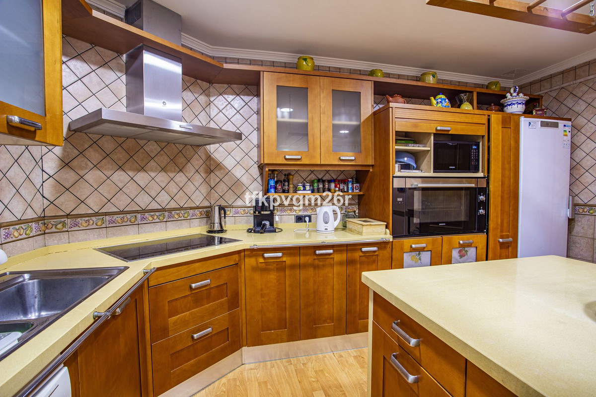 Se vende Villa - Chalet de 6 dormitorios en Costa Del Sol, Cadiz, España