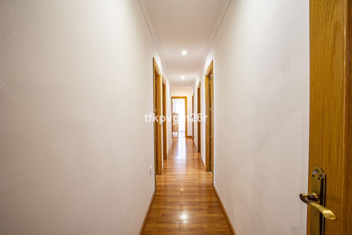 Se vende Villa - Chalet de 6 dormitorios en Costa Del Sol, Cadiz, España
