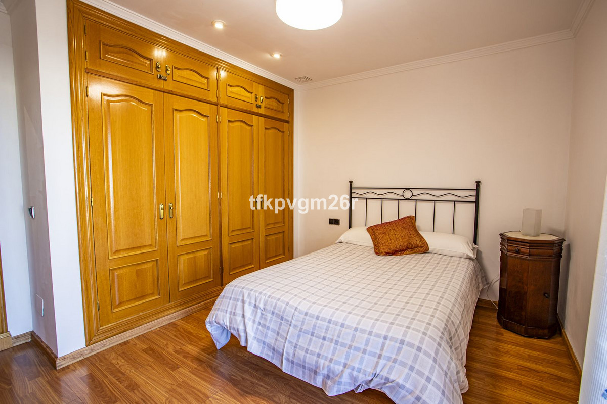 Se vende Villa - Chalet de 6 dormitorios en Costa Del Sol, Cadiz, España