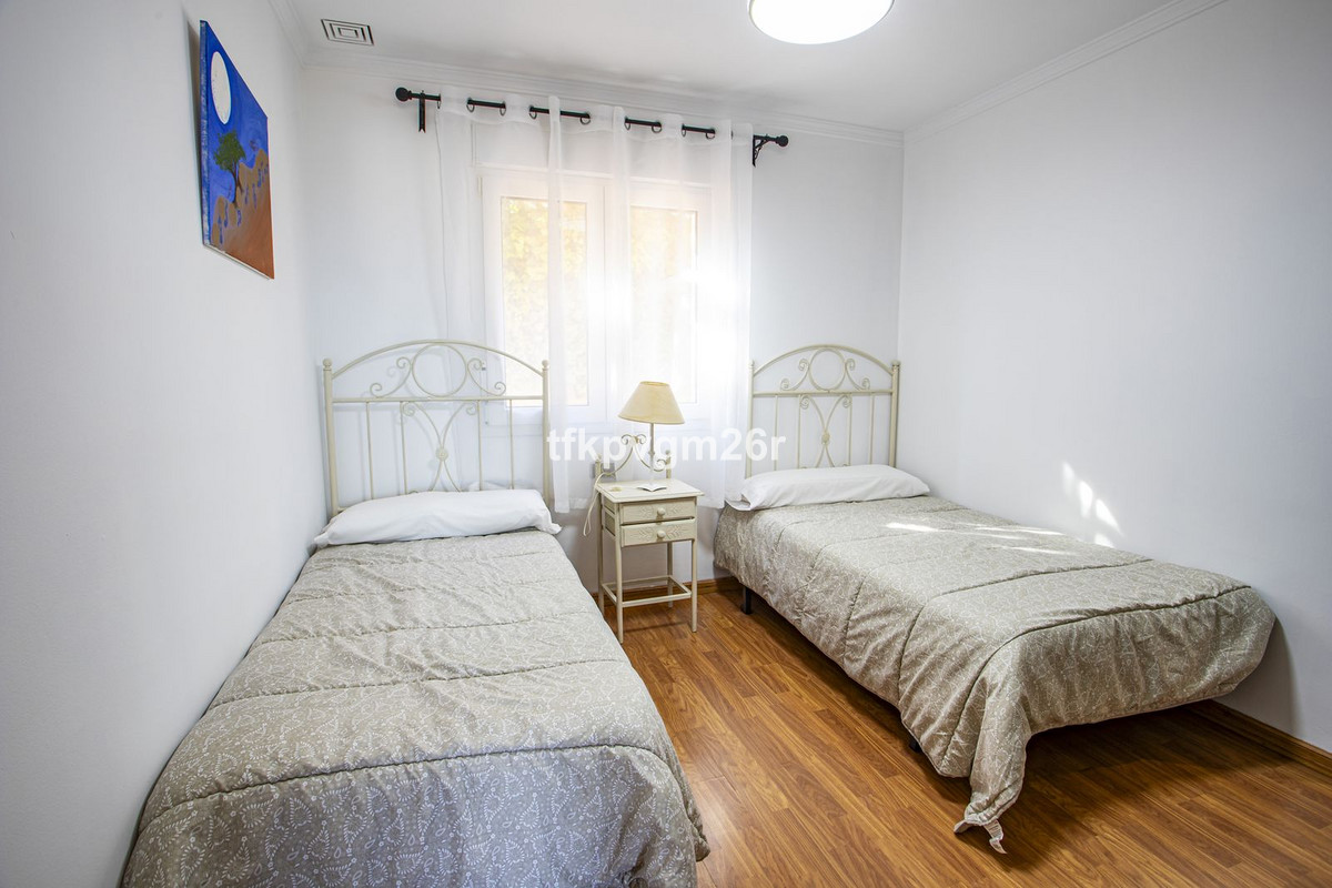 Se vende Villa - Chalet de 6 dormitorios en Costa Del Sol, Cadiz, España