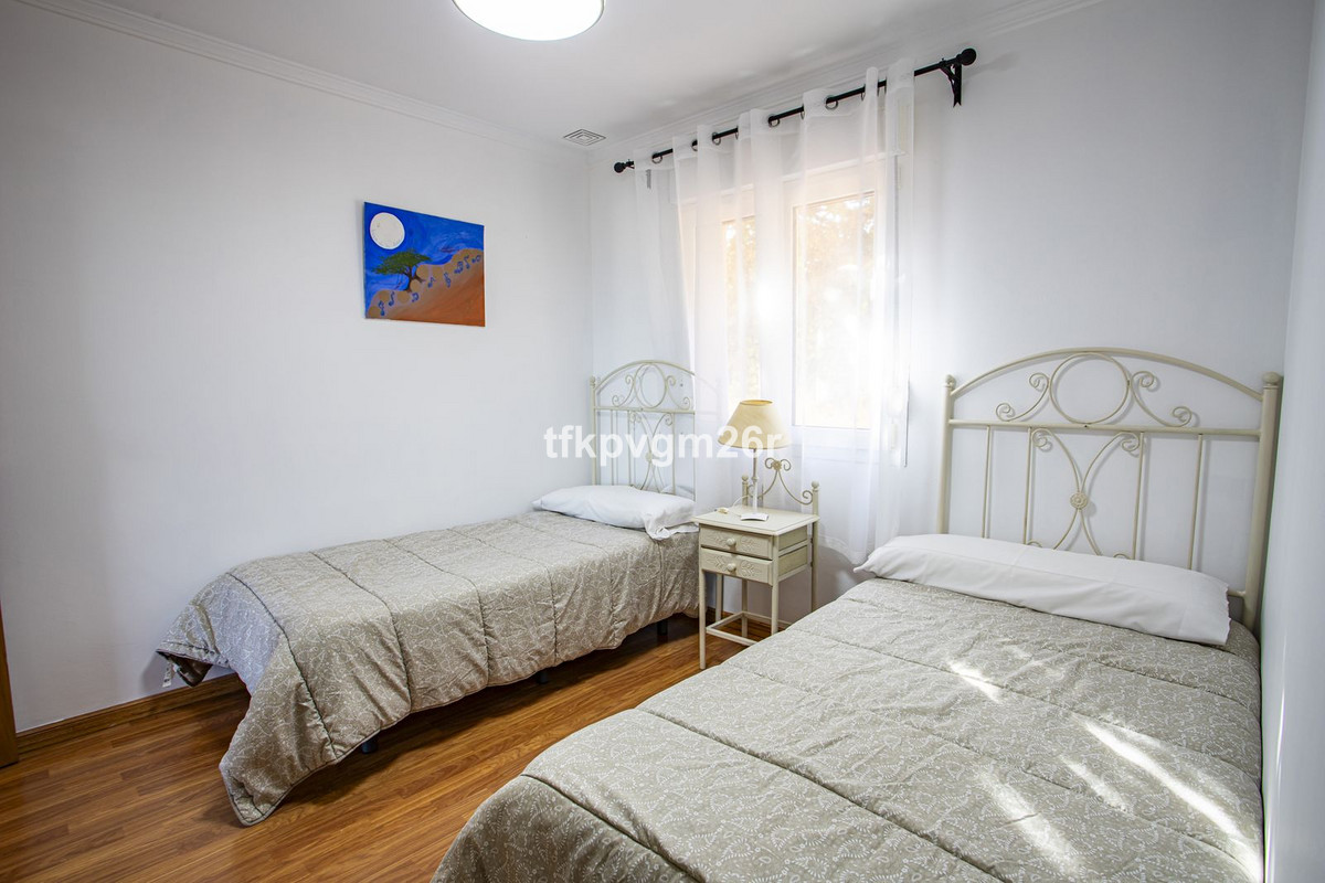 Se vende Villa - Chalet de 6 dormitorios en Costa Del Sol, Cadiz, España