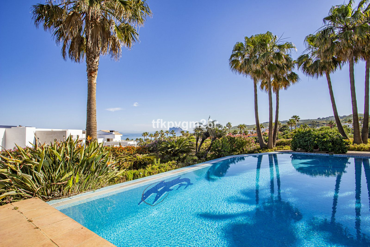 Se vende Villa - Chalet de 6 dormitorios en Costa Del Sol, Cadiz, España