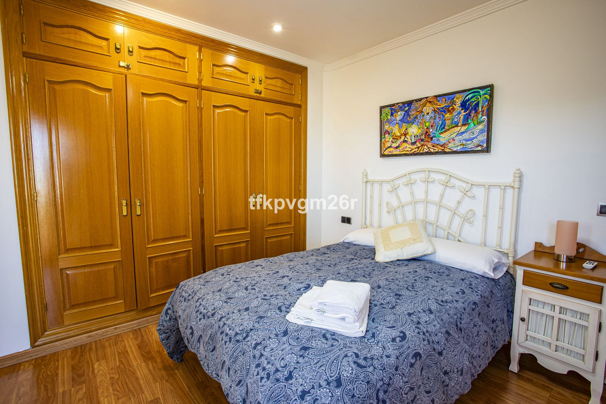 Se vende Villa - Chalet de 6 dormitorios en Costa Del Sol, Cadiz, España