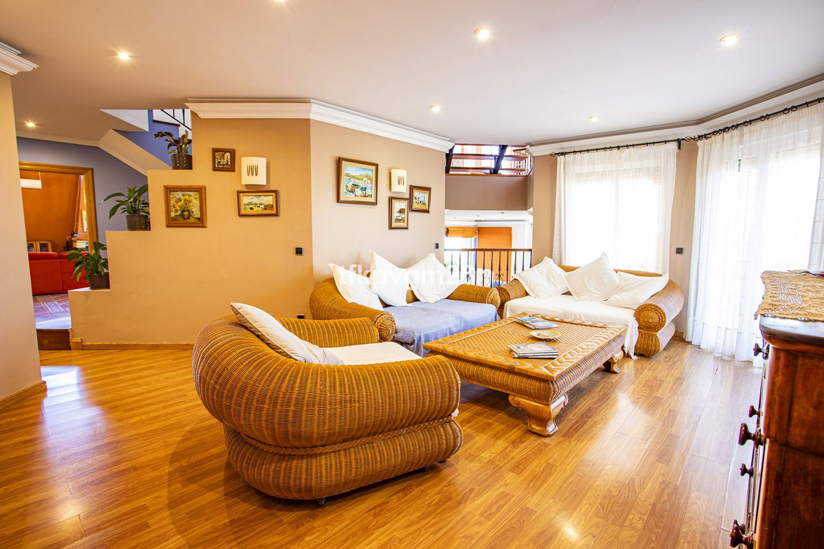 Se vende Villa - Chalet de 6 dormitorios en Costa Del Sol, Cadiz, España