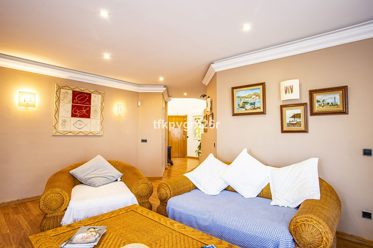 Se vende Villa - Chalet de 6 dormitorios en Costa Del Sol, Cadiz, España