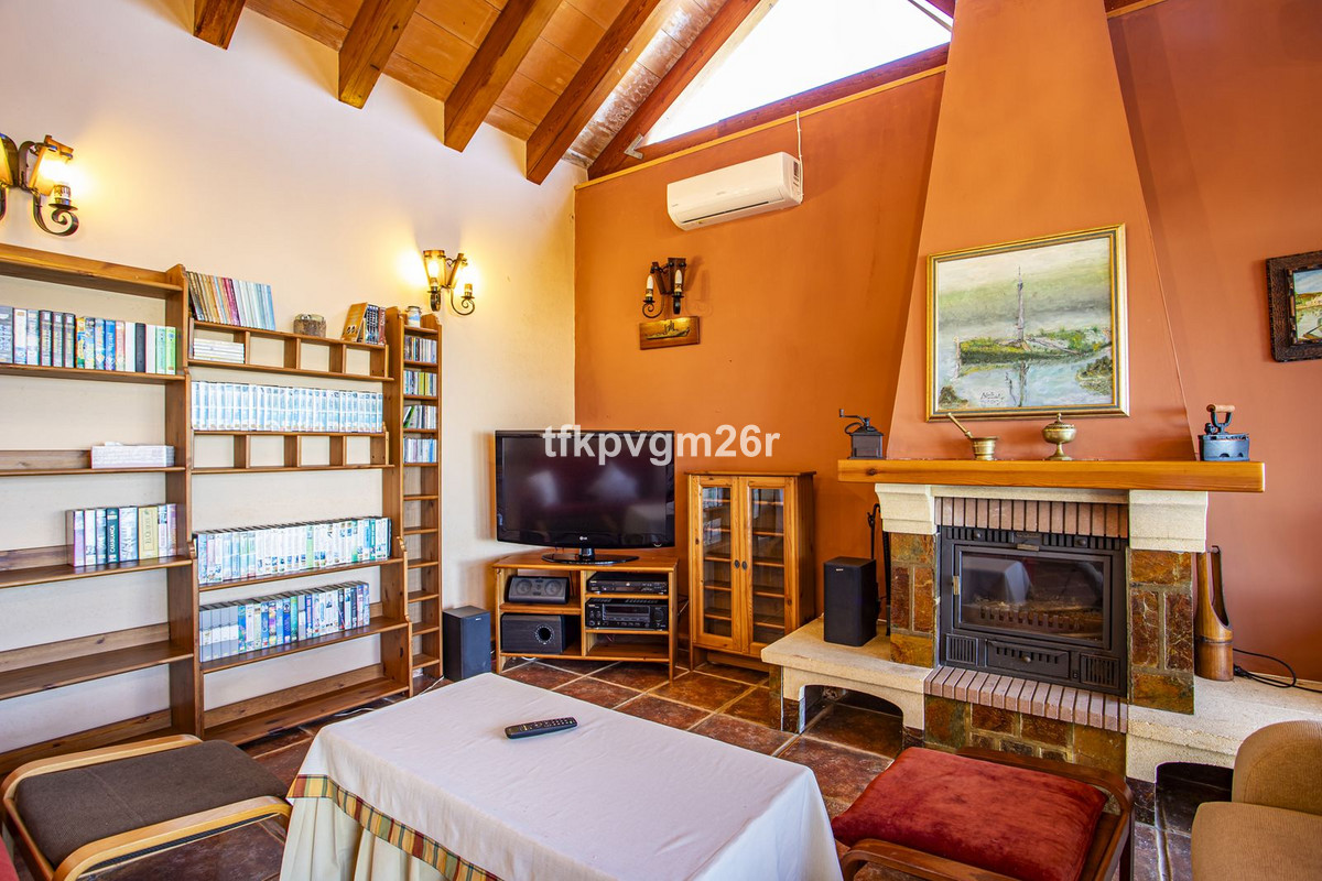 Se vende Villa - Chalet de 6 dormitorios en Costa Del Sol, Cadiz, España