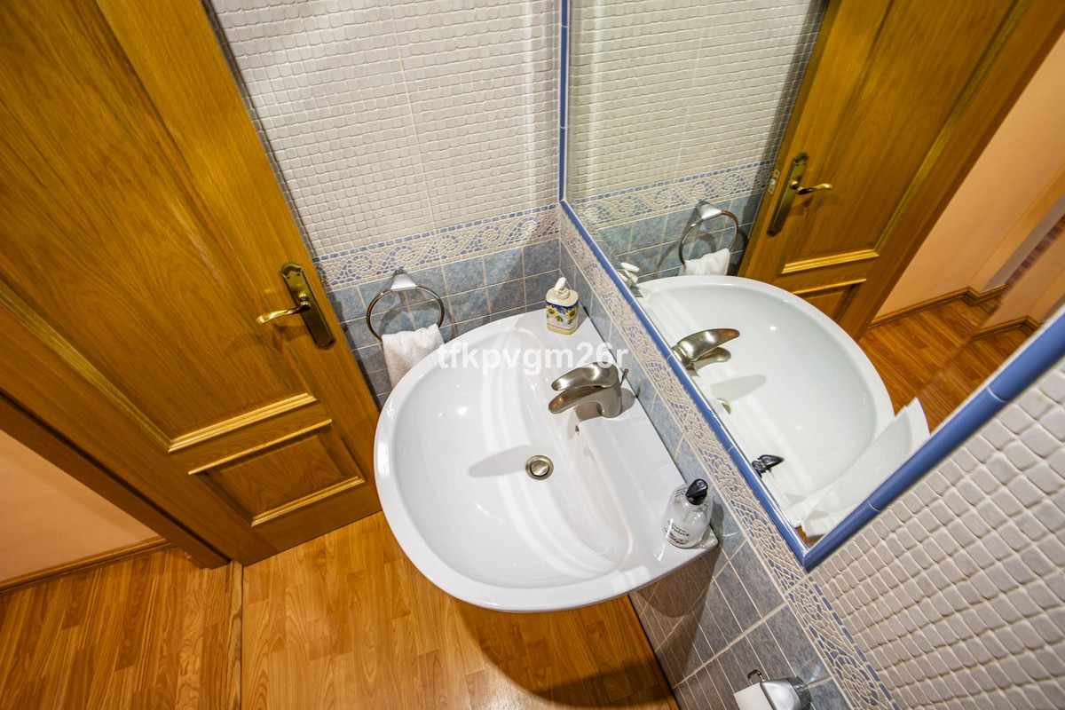 Se vende Villa - Chalet de 6 dormitorios en Costa Del Sol, Cadiz, España