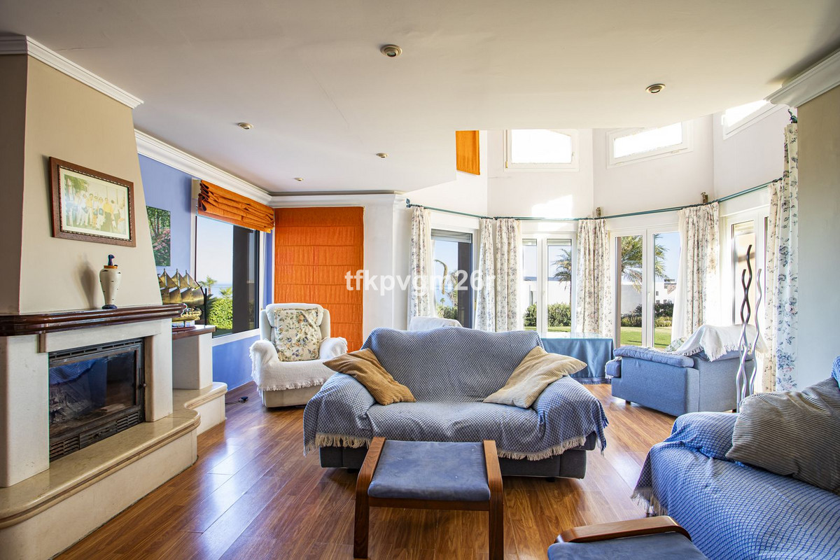 Se vende Villa - Chalet de 6 dormitorios en Costa Del Sol, Cadiz, España