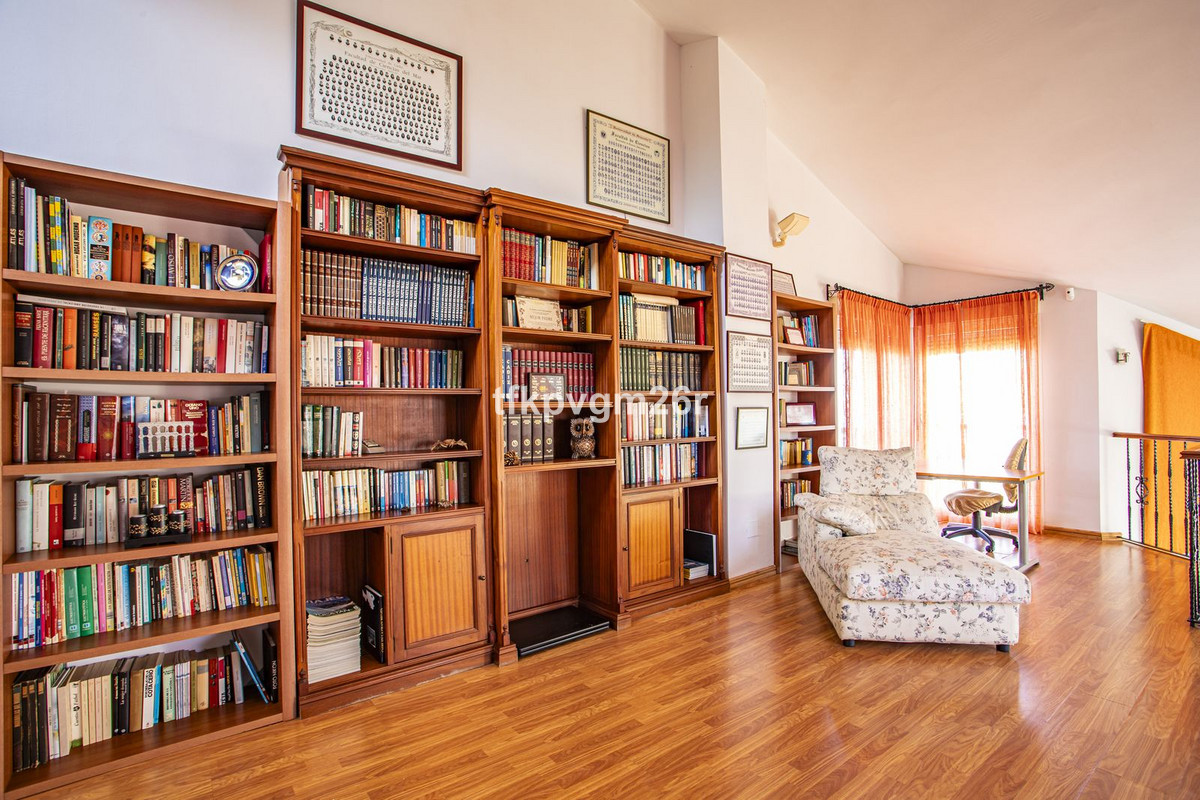 Se vende Villa - Chalet de 6 dormitorios en Costa Del Sol, Cadiz, España