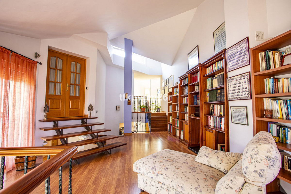 Se vende Villa - Chalet de 6 dormitorios en Costa Del Sol, Cadiz, España