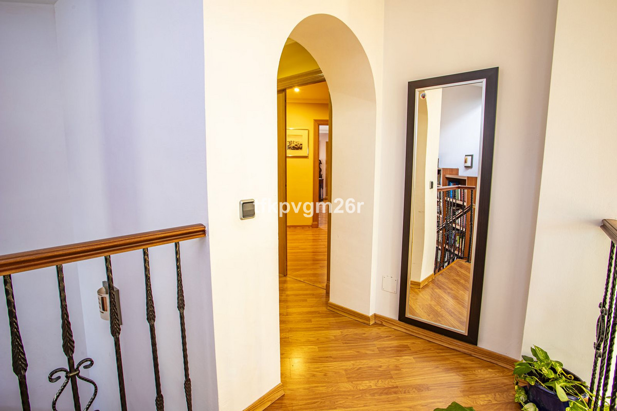 Se vende Villa - Chalet de 6 dormitorios en Costa Del Sol, Cadiz, España