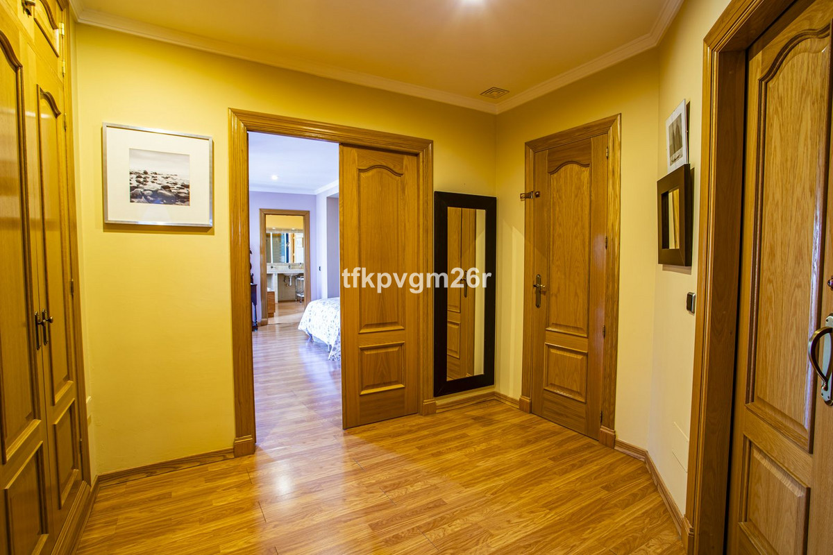 Se vende Villa - Chalet de 6 dormitorios en Costa Del Sol, Cadiz, España