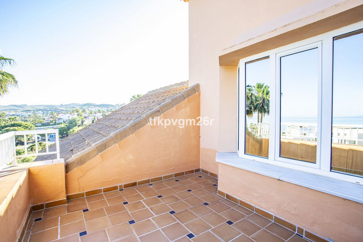 Se vende Villa - Chalet de 6 dormitorios en Costa Del Sol, Cadiz, España