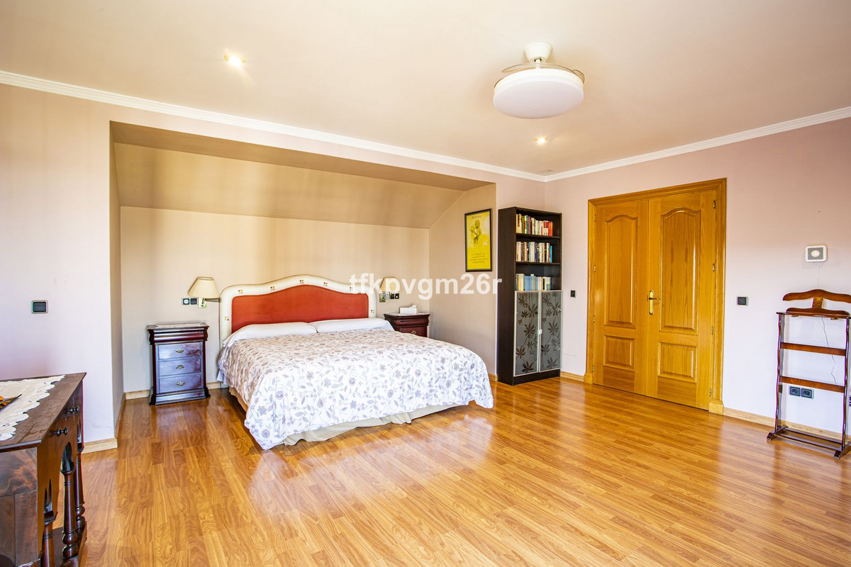 Se vende Villa - Chalet de 6 dormitorios en Costa Del Sol, Cadiz, España
