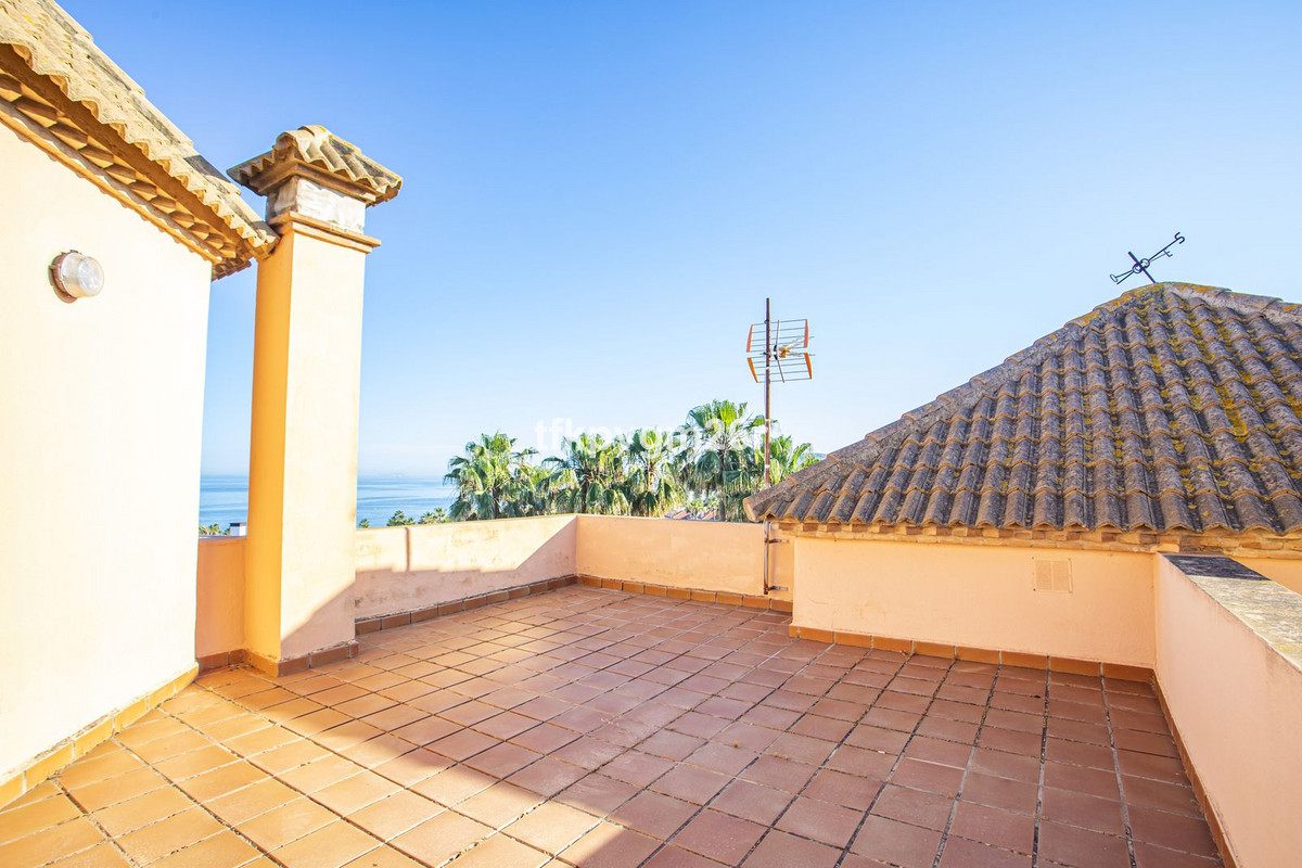 Se vende Villa - Chalet de 6 dormitorios en Costa Del Sol, Cadiz, España
