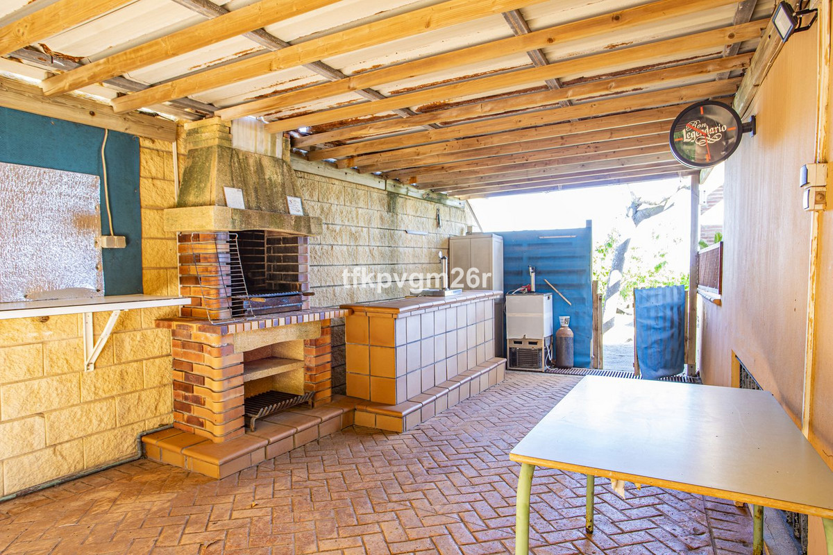 Se vende Villa - Chalet de 6 dormitorios en Costa Del Sol, Cadiz, España