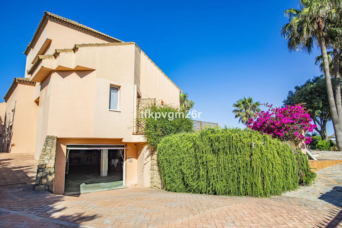 Se vende Villa - Chalet de 6 dormitorios en Costa Del Sol, Cadiz, España