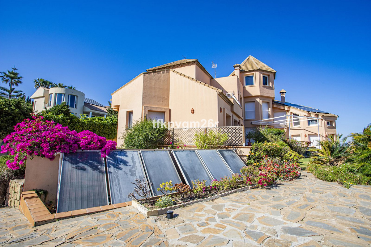 Se vende Villa - Chalet de 6 dormitorios en Costa Del Sol, Cadiz, España