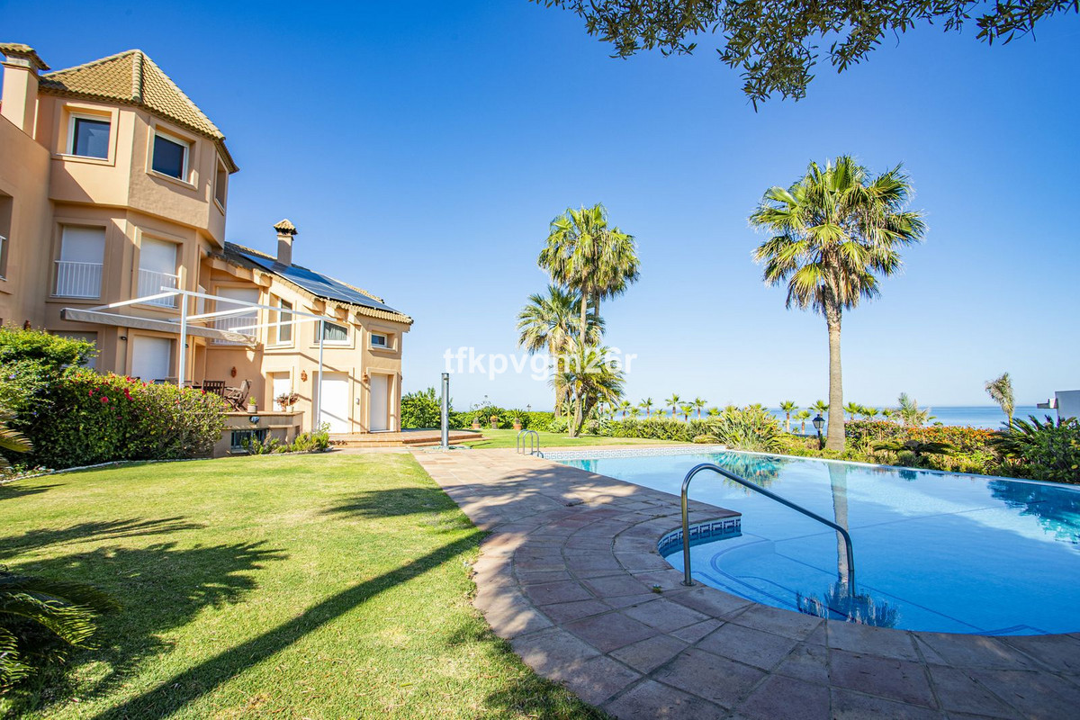 Se vende Villa - Chalet de 6 dormitorios en Costa Del Sol, Cadiz, España