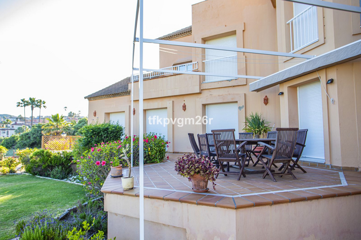 Se vende Villa - Chalet de 6 dormitorios en Costa Del Sol, Cadiz, España