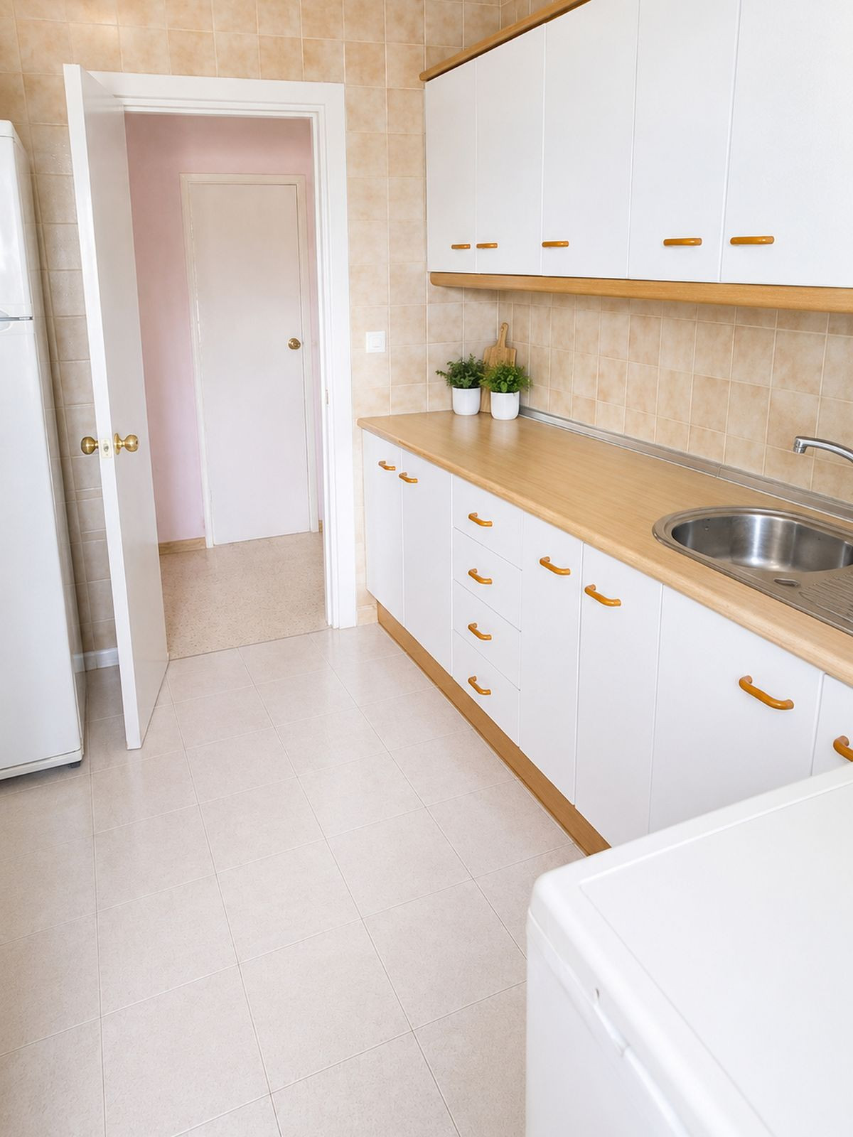 3 Bed Apartment for sale in Marbella Costa Del Sol, Málaga, Spain