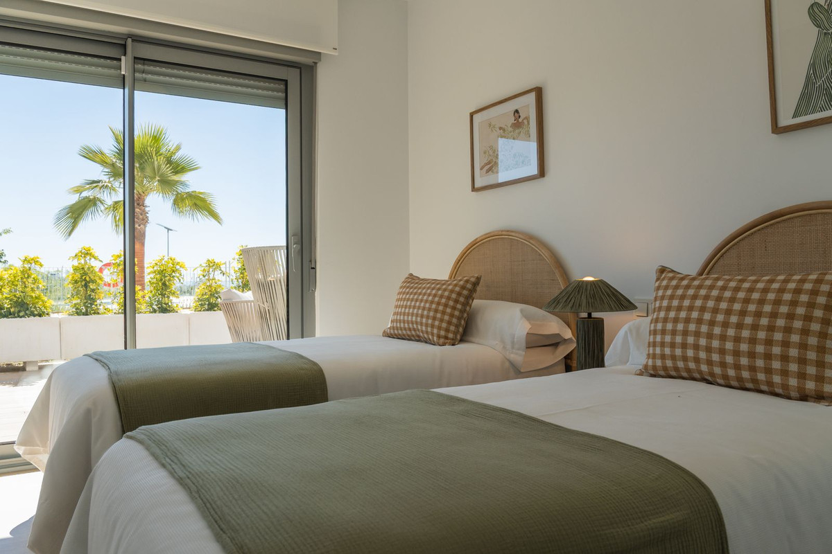 3 Bed Apartment for sale in Estepona Costa Del Sol, Málaga, Spain