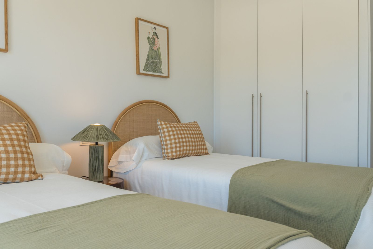3 Bed Apartment for sale in Estepona Costa Del Sol, Málaga, Spain