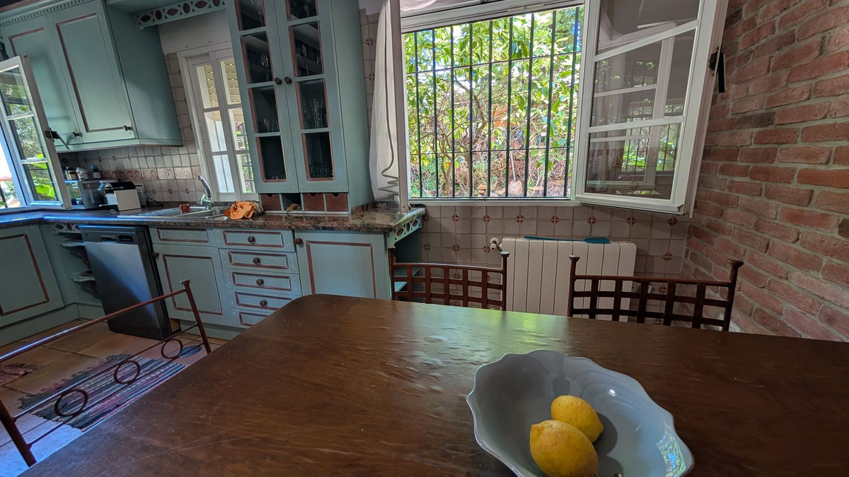 Se vende Villa - Chalet de 6 dormitorios en Costa Del Sol, Cadiz, España