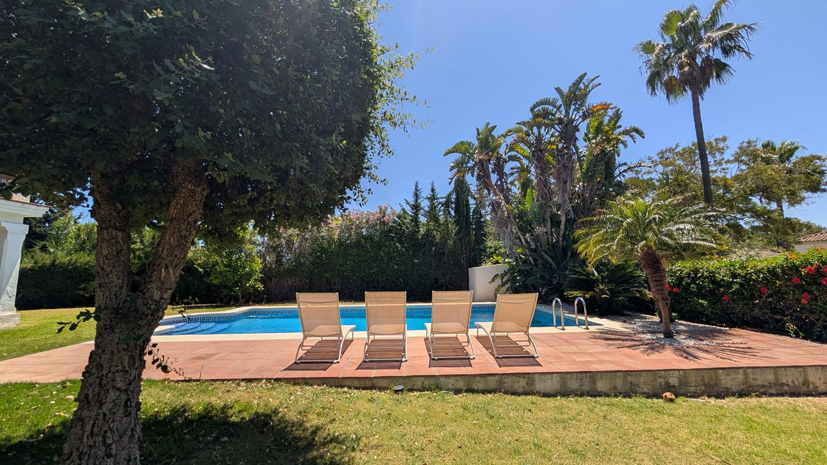 Se vende Villa - Chalet de 6 dormitorios en Costa Del Sol, Cadiz, España